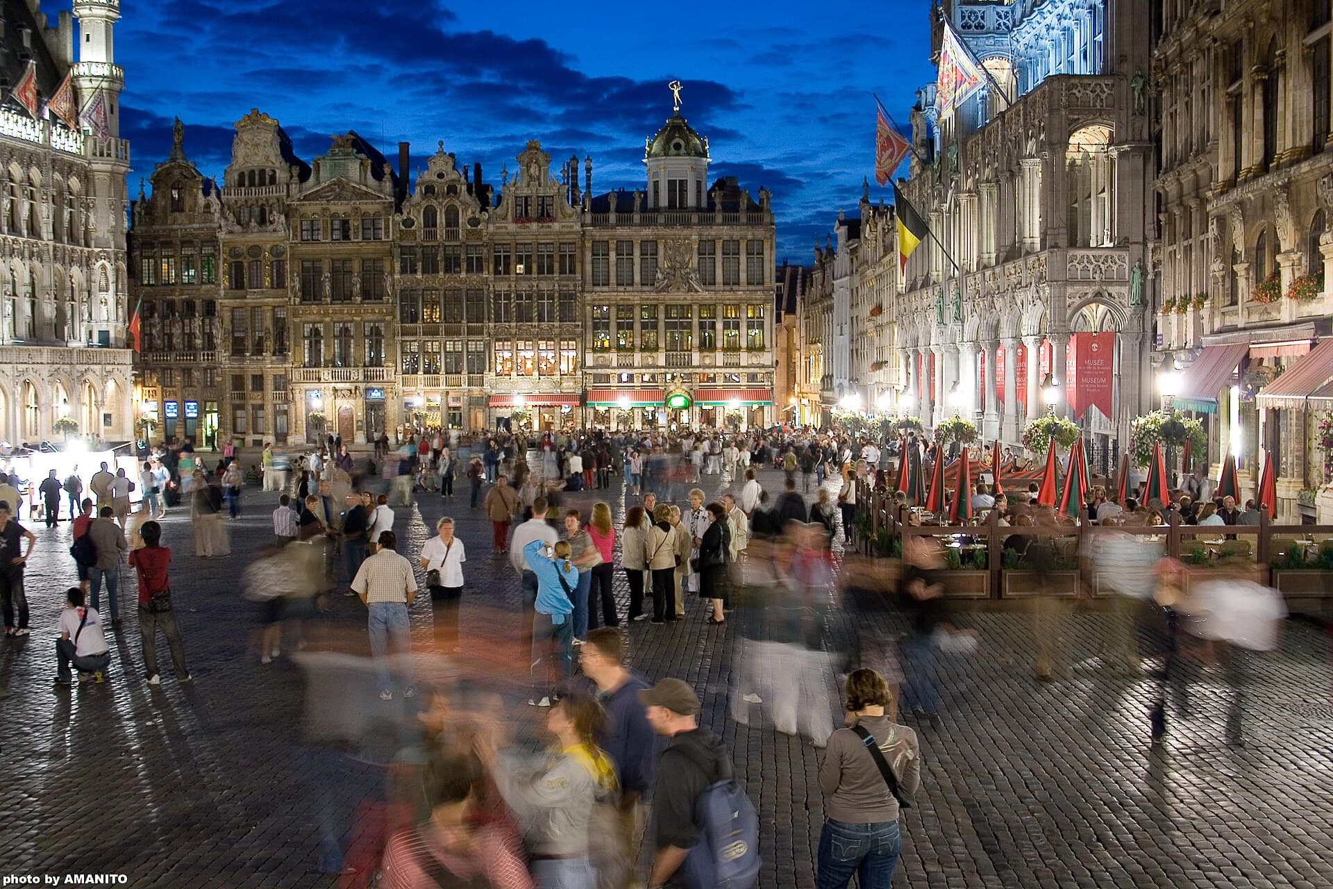 La Grand-Place de Bruxelles illuminée le soir